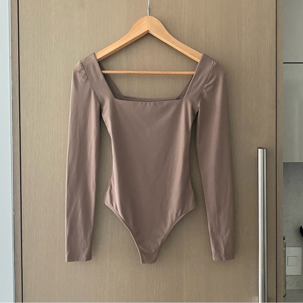 Aritzia Babaton Contour Squareneck Bodysuit - Picture 2 of 6